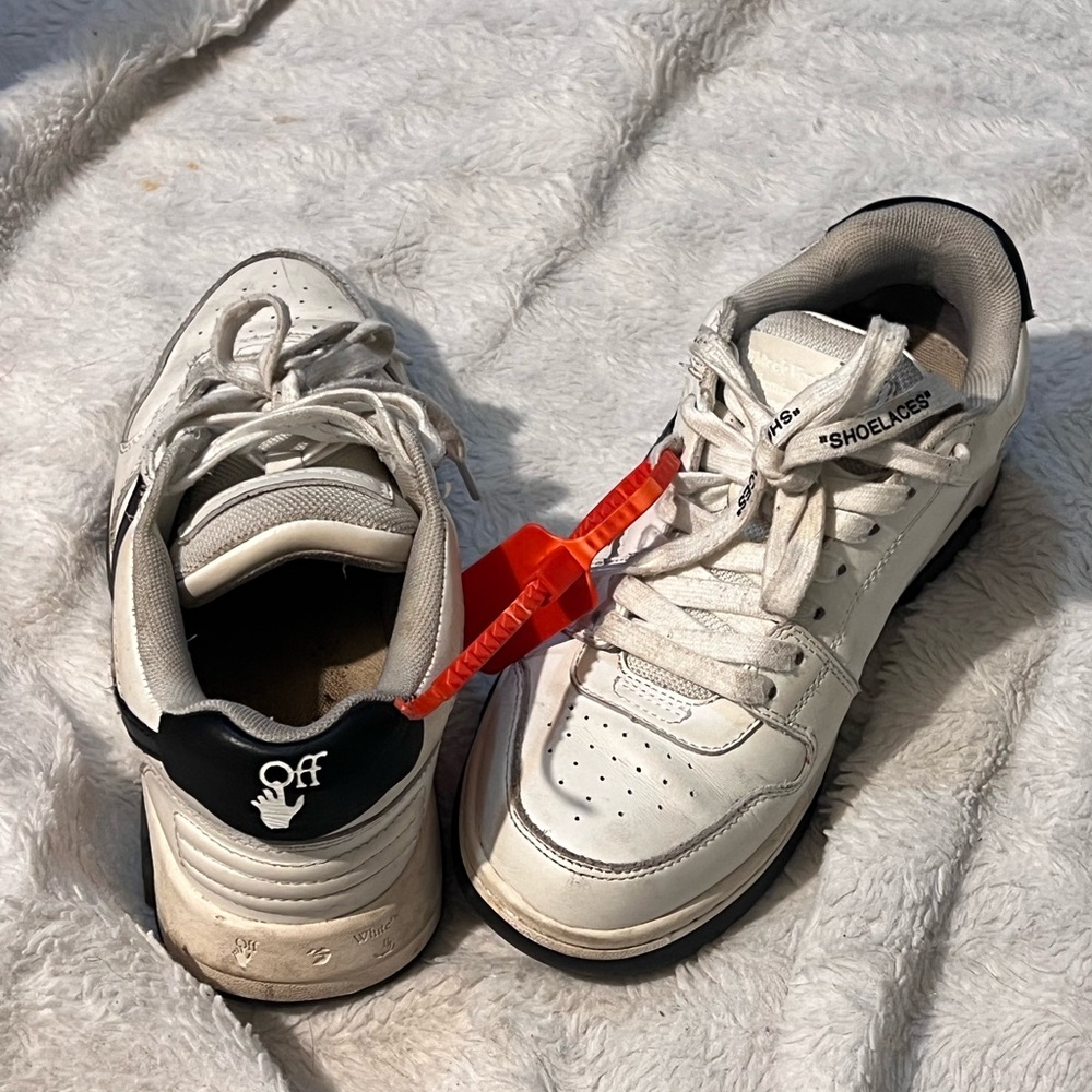 Off White OOO Sneakers